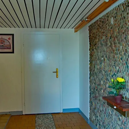 Reeddachhaus Mit Seeblick - Ruhe - Traumhafter Lage Am Selliner