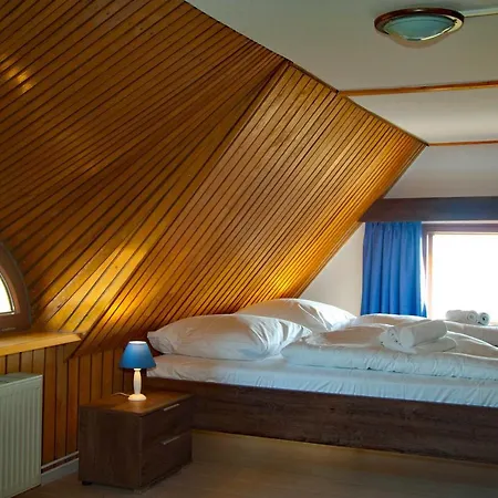 Ferienhaus Reeddachhaus Mit Seeblick - Ruhe - Traumhafter Lage Am Selliner