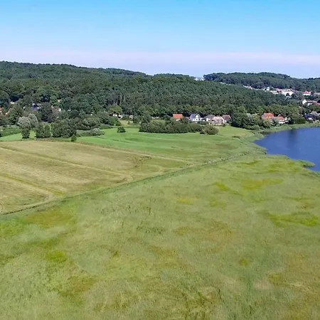 Reeddachhaus Mit Seeblick - Ruhe - Traumhafter Lage Am Selliner Holiday home