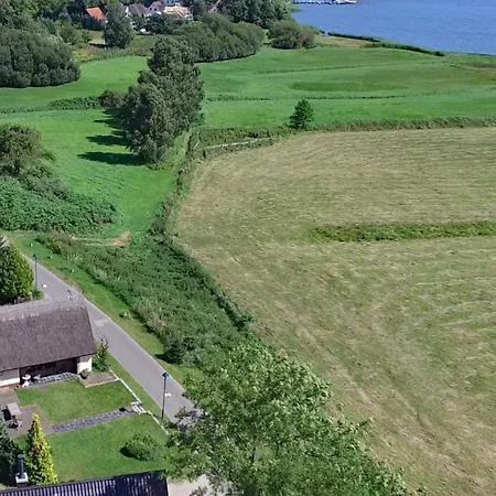 Ferienhaus Reeddachhaus Mit Seeblick - Ruhe - Traumhafter Lage Am Selliner