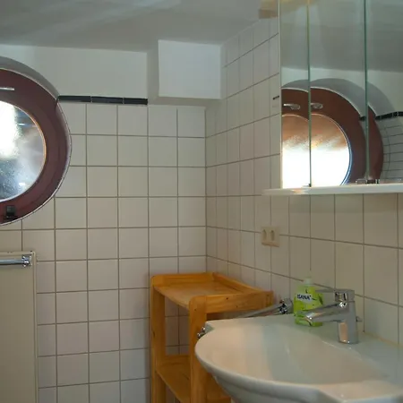 Reeddachhaus Mit Seeblick - Ruhe - Traumhafter Lage Am Selliner