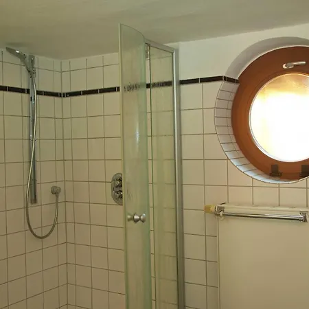 Reeddachhaus Mit Seeblick - Ruhe - Traumhafter Lage Am Selliner