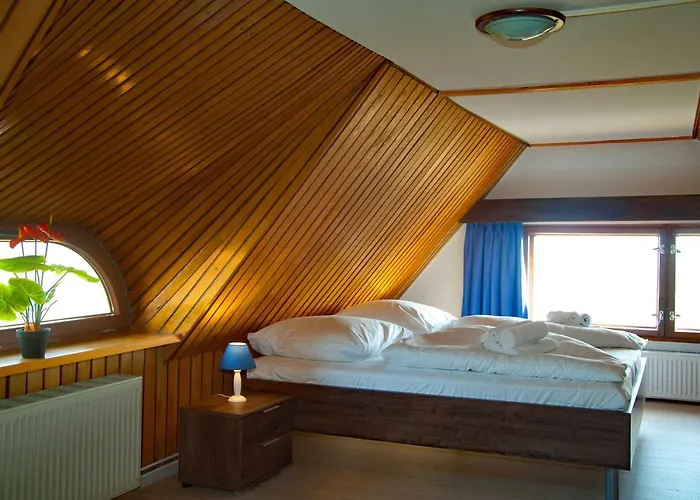Ferienhaus Reeddachhaus Mit Seeblick - Ruhe - Traumhafter Lage Am Selliner