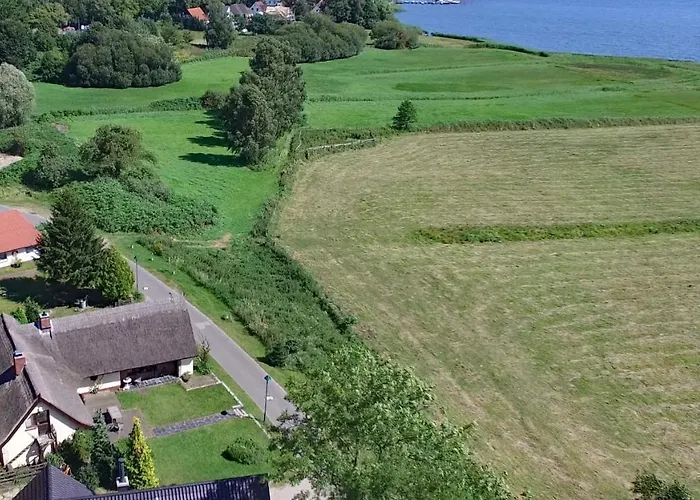 Ferienhaus Reeddachhaus Mit Seeblick - Ruhe - Traumhafter Lage Am Selliner